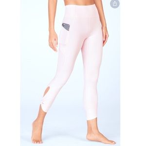 Fabletics Oasis High Waisted Twist 7/8 Leggings Light Pink